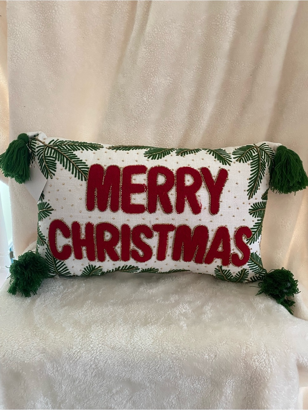 Holiday 'Merry Christmas' Decorative Pillow - White and Green with tassels